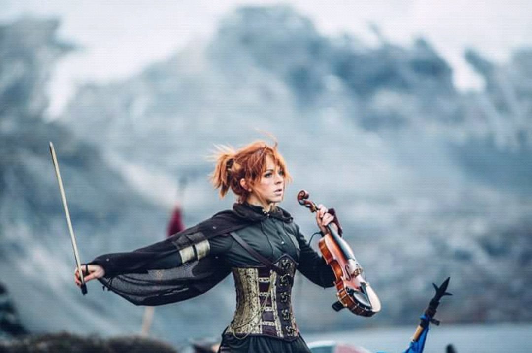 Lds Youtuber Lindsey Stirling Performs The Arena In The Strings Magazine